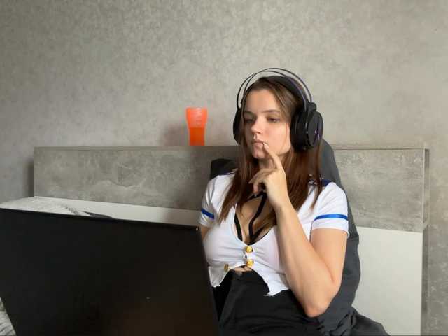 QueenieStuber live cam on BongaCams