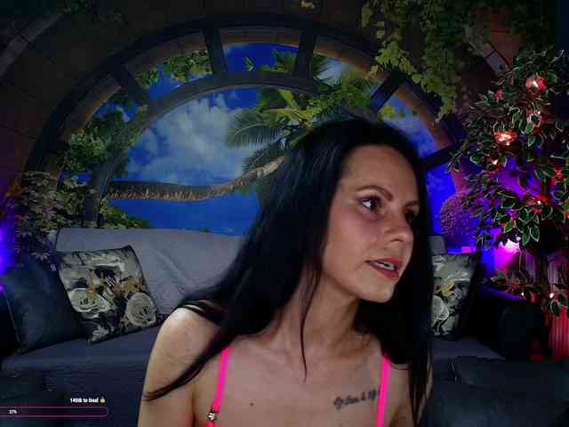Model: RoxanneBlize