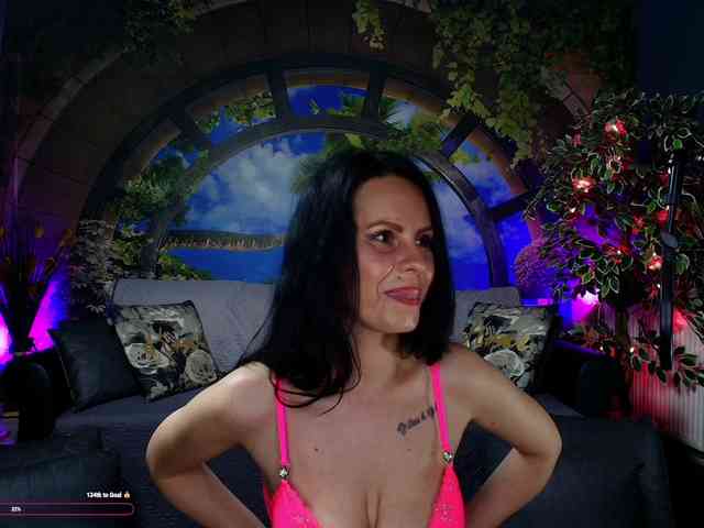 Model: RoxanneBlize