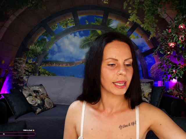 Model: RoxanneBlize