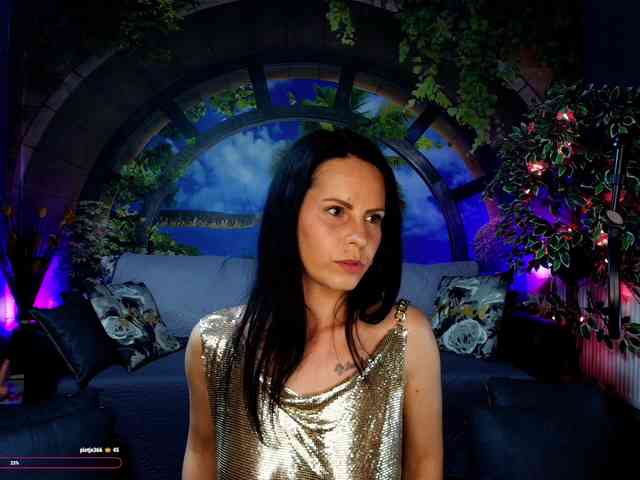 Model: RoxanneBlize