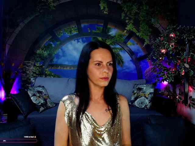 Model: RoxanneBlize