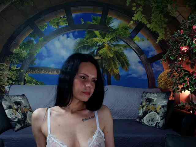 Model: RoxanneBlize