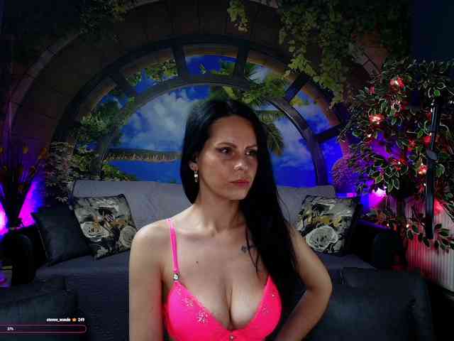 Model: RoxanneBlize