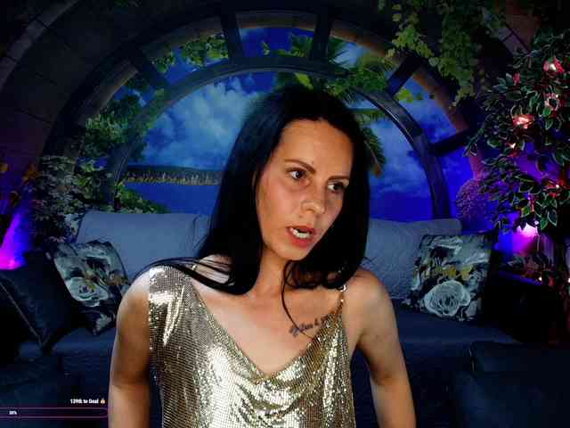 Model: RoxanneBlize