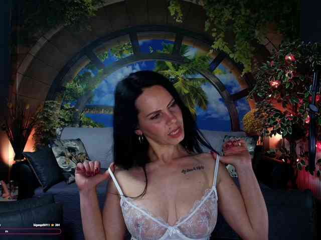 Model: RoxanneBlize