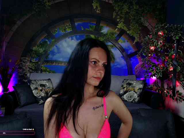 Model: RoxanneBlize