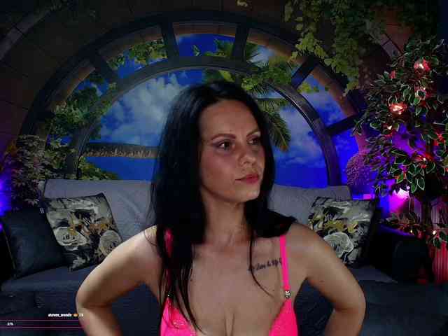 Model: RoxanneBlize