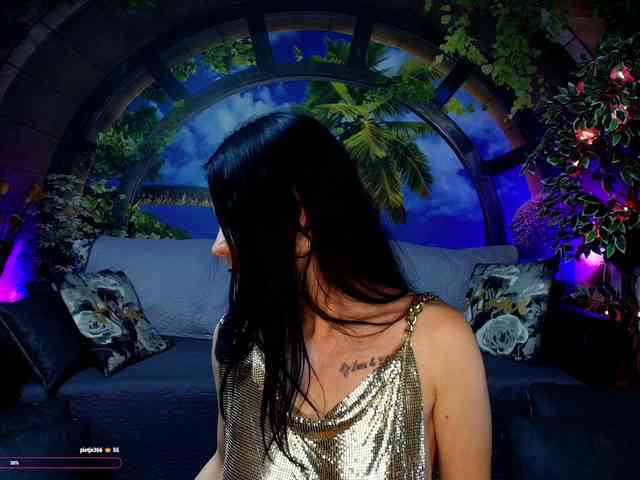 Model: RoxanneBlize