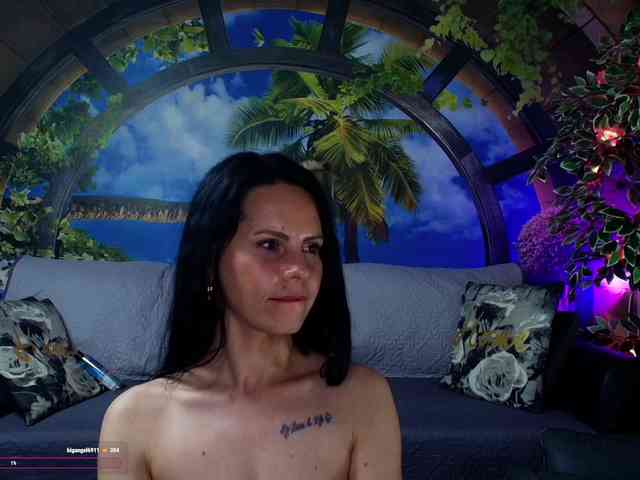 Model: RoxanneBlize