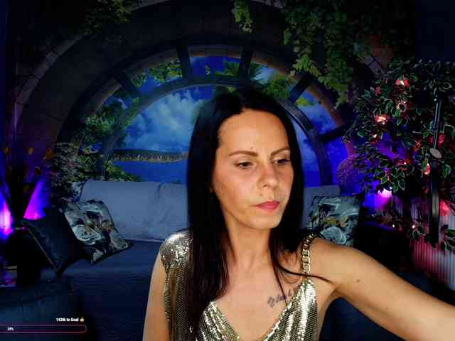 Model: RoxanneBlize