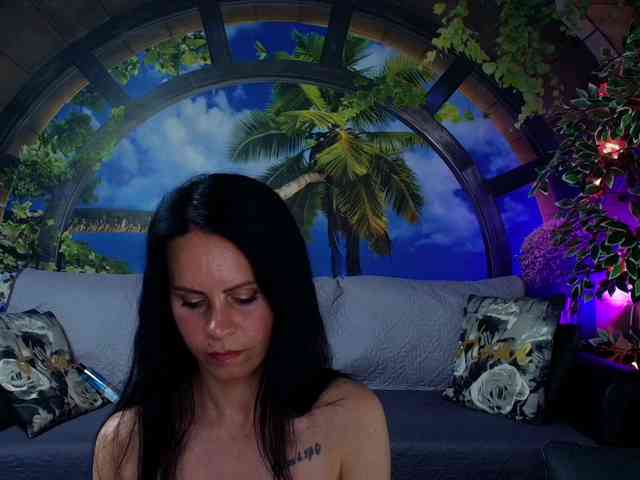 Model: RoxanneBlize