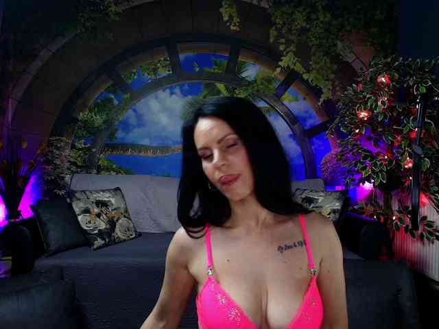 Model: RoxanneBlize