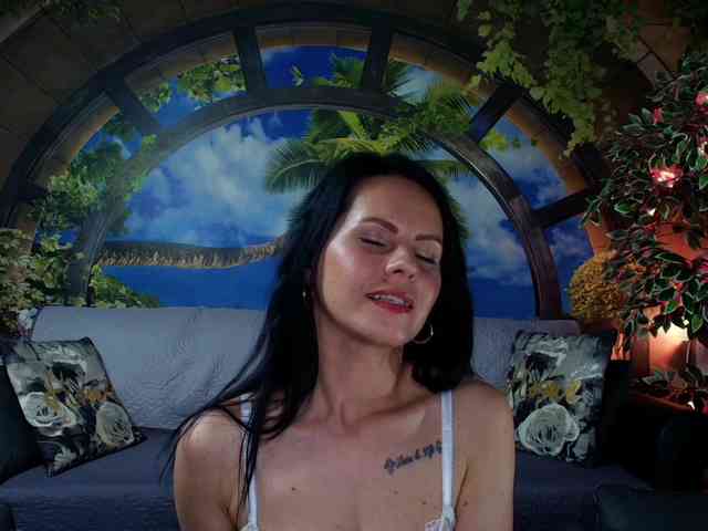 Model: RoxanneBlize