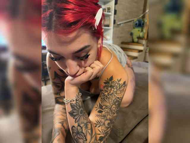 Model: Dollyred
