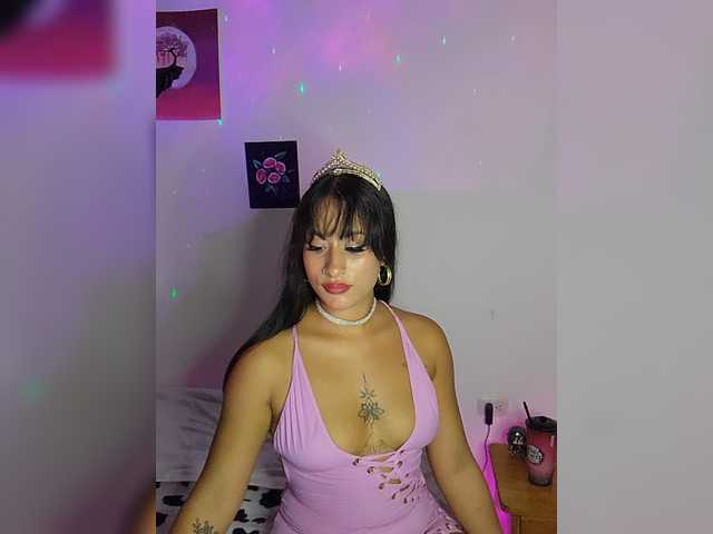 le modèle Misty-rosa est en webcam porno dans un show sur le site bongacams, il possède les tags suivants: Latino/Hispanic,Brunette,Shaved