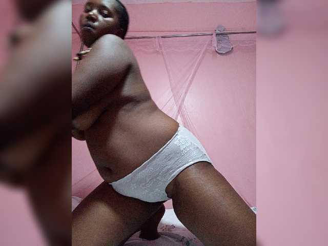 Madea live cam on BongaCams
