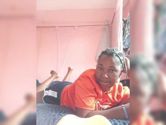 Madea live cam on BongaCams