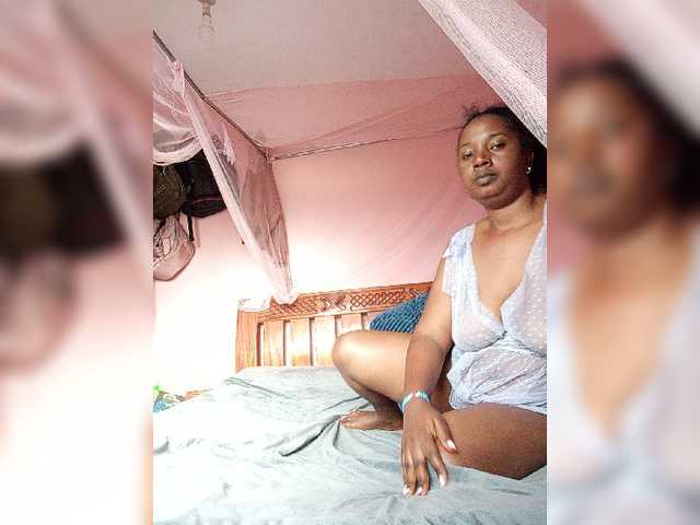 Madea live cam on BongaCams