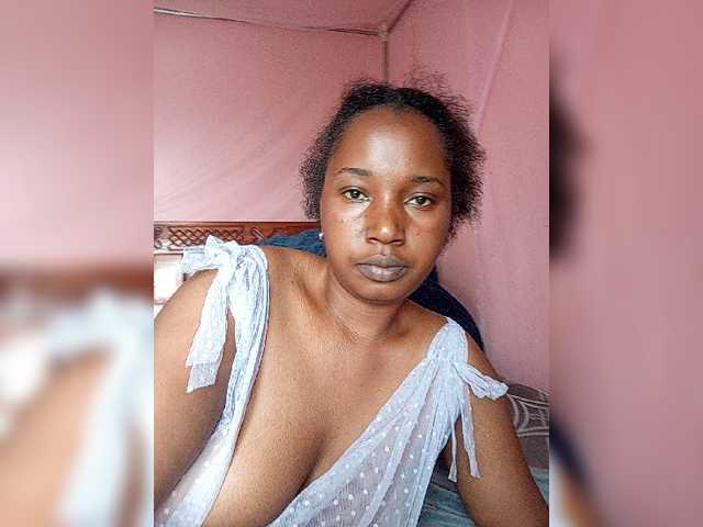 Madea live cam on BongaCams