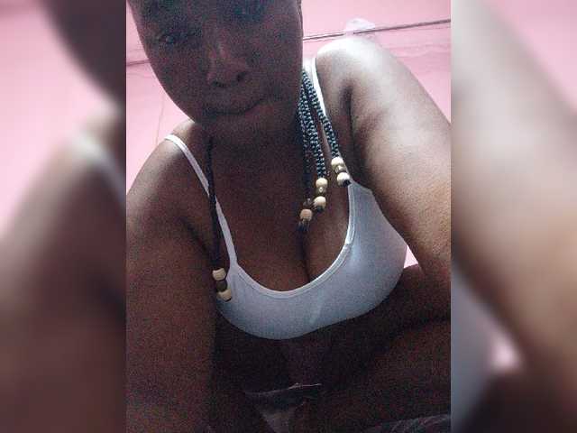 Madea live cam on BongaCams