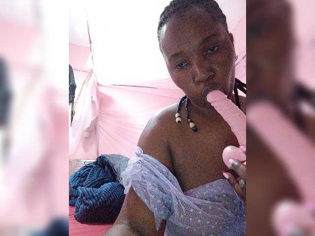 Madea live cam on BongaCams