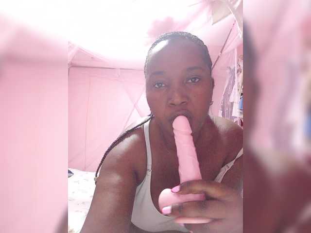 Madea live cam on BongaCams