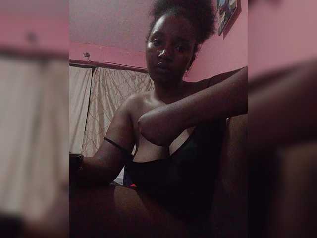 Madea live cam on BongaCams