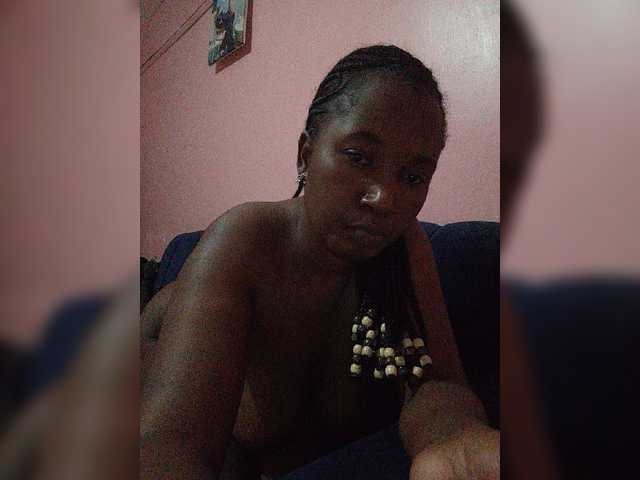 Madea live cam on BongaCams