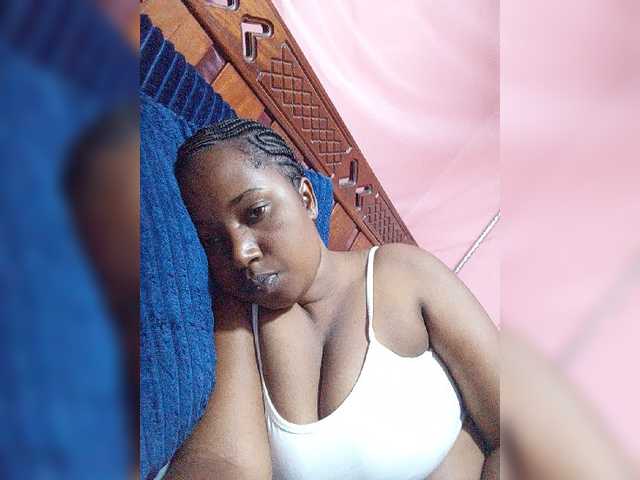 Madea live cam on BongaCams