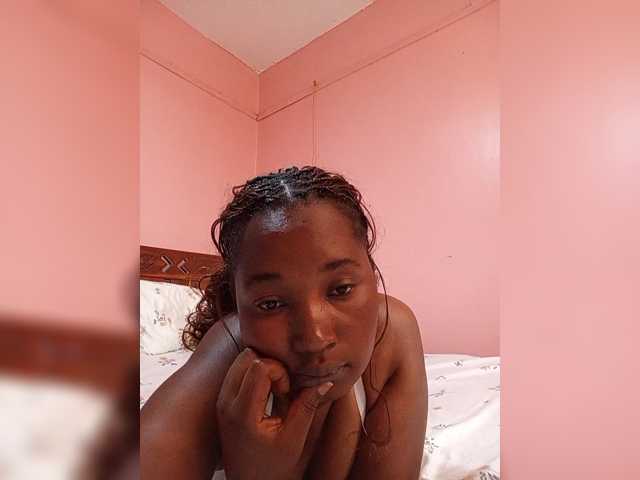 Madea live cam on BongaCams