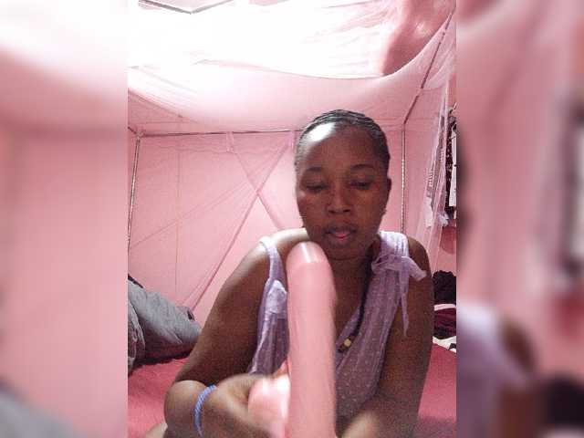 Madea live cam on BongaCams