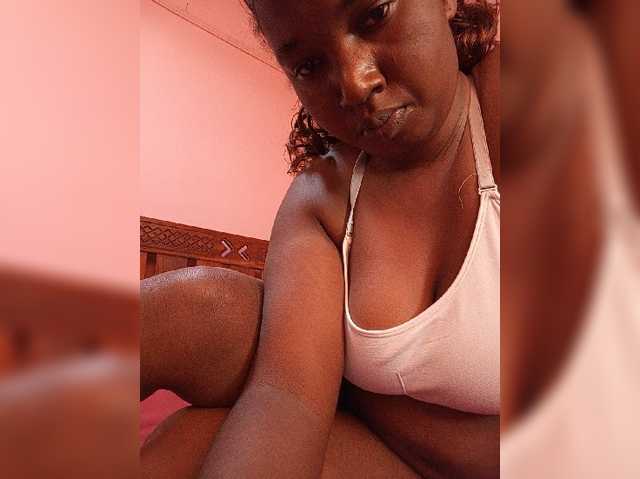 Madea live cam on BongaCams