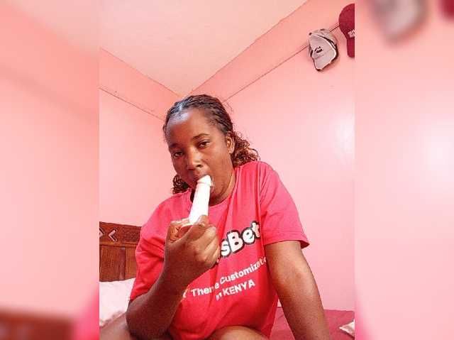 Madea live cam on BongaCams
