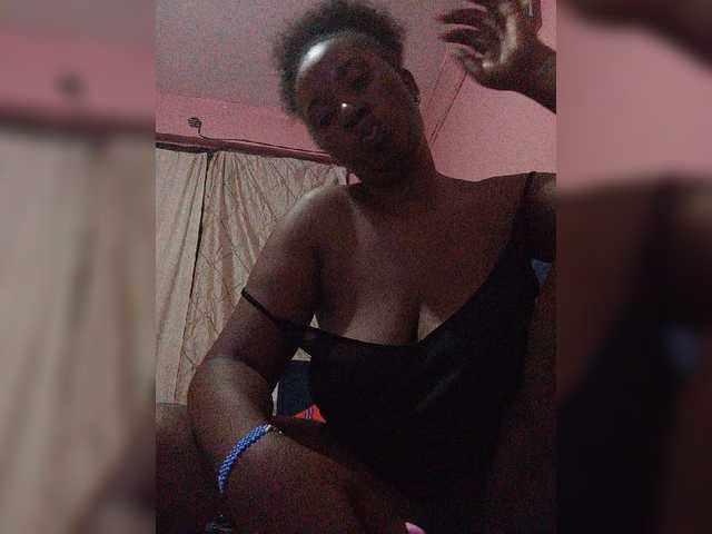 Madea live cam on BongaCams