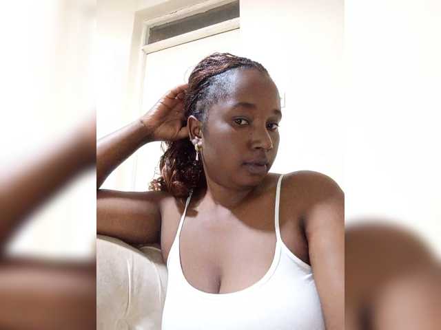 Madea live cam on BongaCams
