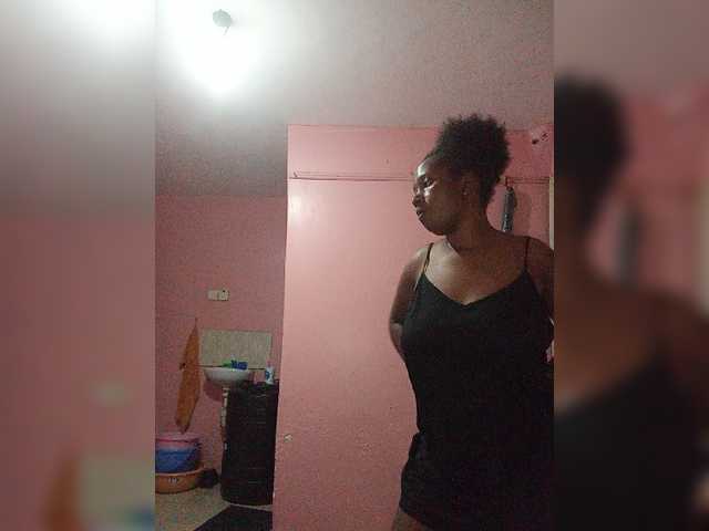 Madea live cam on BongaCams