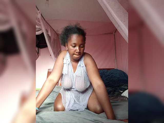 Madea live cam on BongaCams