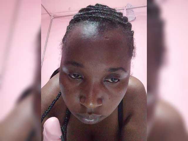 Madea live cam on BongaCams