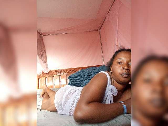 Madea live cam on BongaCams
