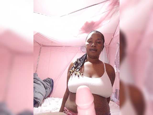 Madea live cam on BongaCams