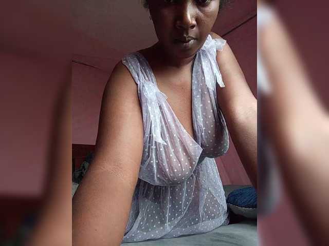 Madea live cam on BongaCams