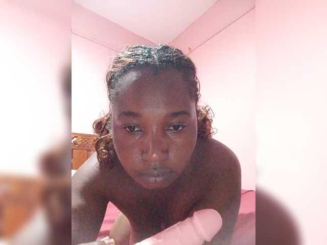 Madea live cam on BongaCams