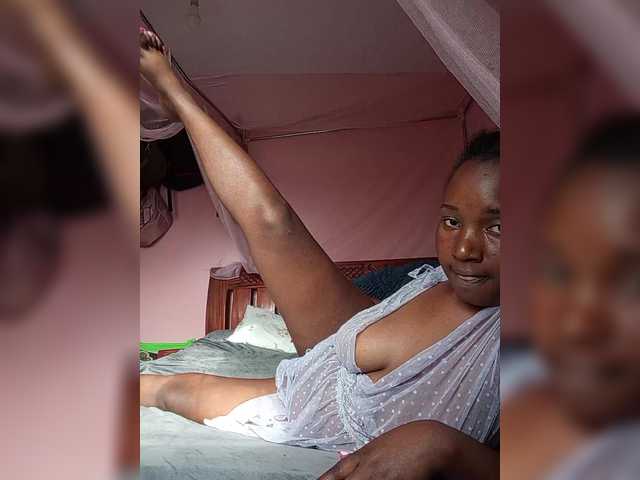 Madea live cam on BongaCams