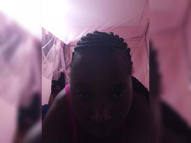 Madea live cam on BongaCams