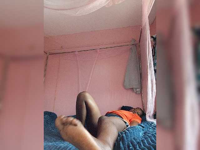 Madea live cam on BongaCams