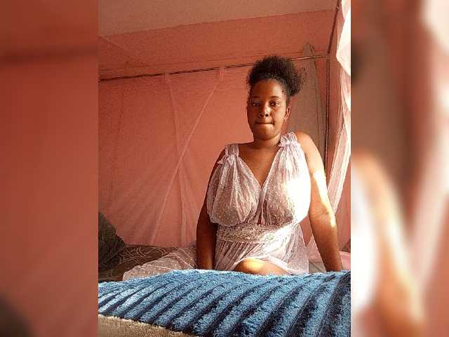 Madea live cam on BongaCams