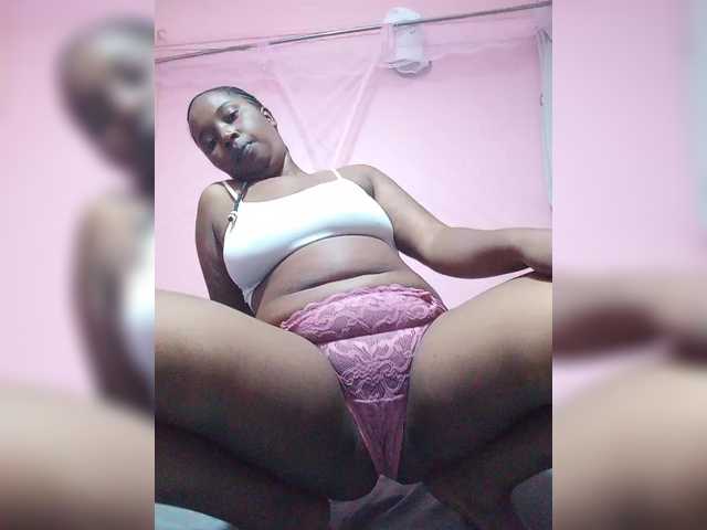 Madea live cam on BongaCams