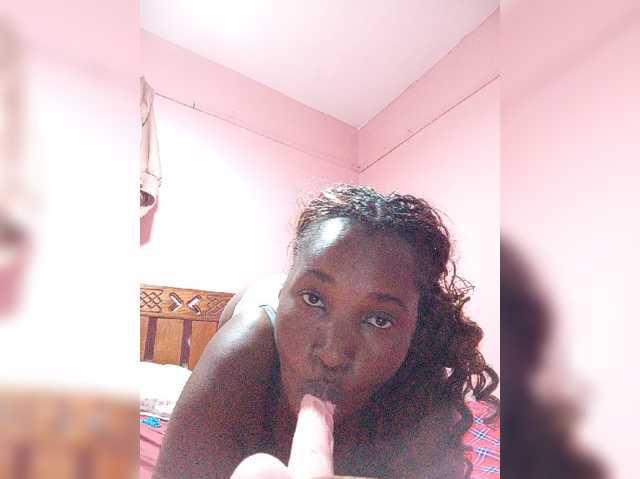 Madea live cam on BongaCams