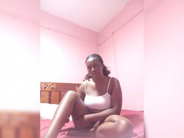 Madea live cam on BongaCams